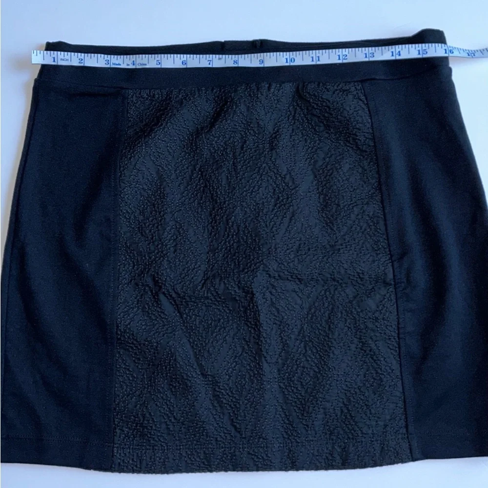 NWT American Eagle textured panel, ponte mini skirt, exposed‎ rear zipper- sz 12 - Picture 8 of 9